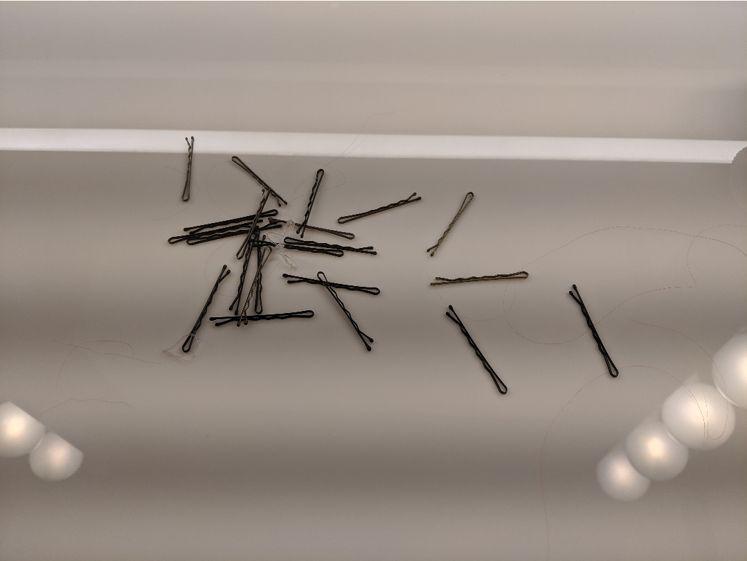 a pile of 20+ Bobby pins